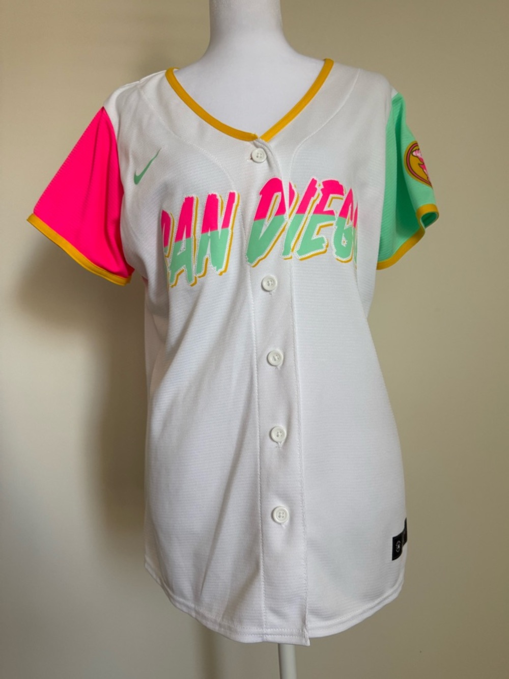 Nike San Diego Padres jersey size XL women’s official MLB gear